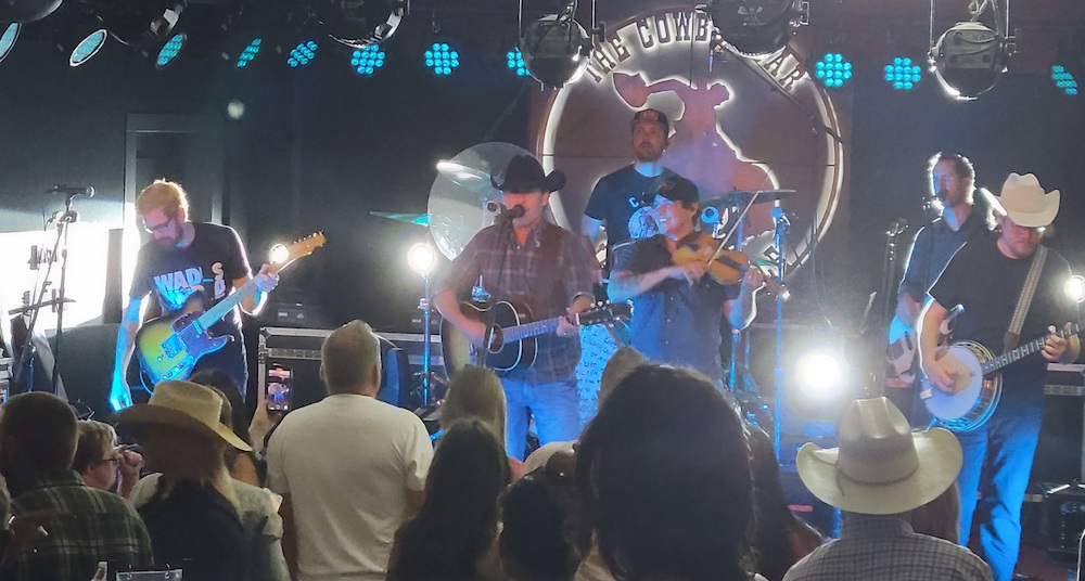 WATCH: Luke Bryan And Riley Green Tribute Shenandoah With Performace Of Classic Country Hit - Country Now